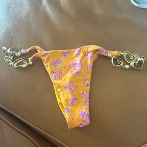 Beach bunny size small never been worn because I didn’t have the matching top